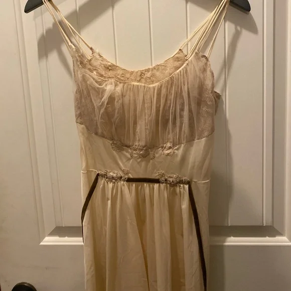 Vintage Vanity Fair Lingerie Dress - Picture 2 of 16